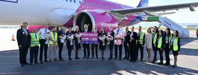 WizzAir’in  Budapeşte’den Ankara'ya düzenlediği ilk uçuş törenle karşılandı. 
