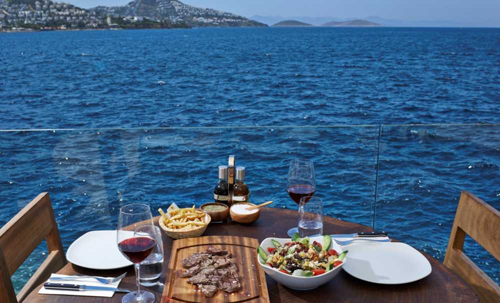 Nusr-Et Steakhouse, Bodrum Palmarina Şubesi ile Yeni Sezona Hazır