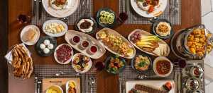 Elite World Hotels & Resorts,farklı şehirlerdeki otellerinde hazırladığı özel iftar programlarıyla misafirleriyle buluşturuyor.